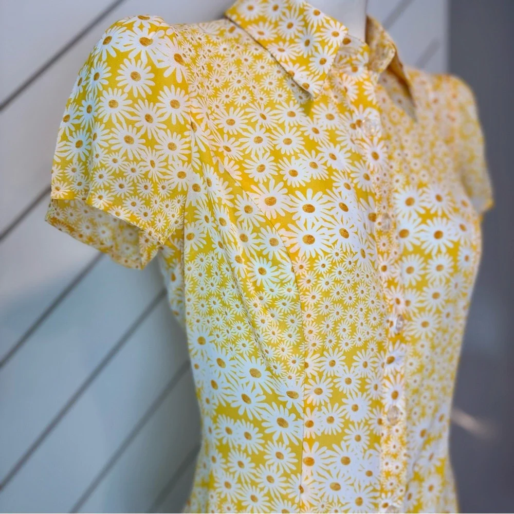 SMAK POLOUR - Yellow & White Daisy Collared Bow Blouse - Size S - Picture 8 of 15